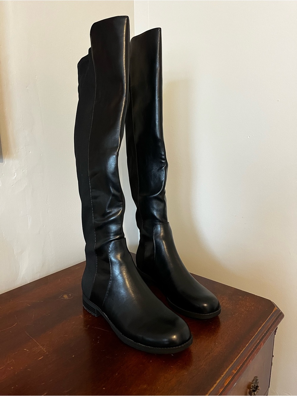 Knee-High Stylish Black Boots 7.5 M Unisa UNCOLLEAN-J Women’s Black New W/Box